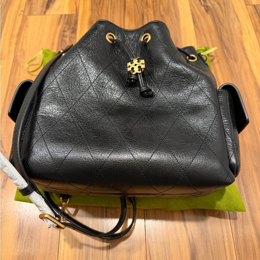 Tory Burch Small Charlie Quilted Leather Drawstring Bag - Like New Condition - Picture 2 of 9